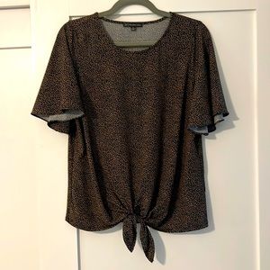 Black with tan pattern blouse. Ties in front. Flowing sleeves.